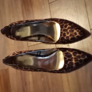 Sears pointed toe,high heel leopard shoes.size 7 us